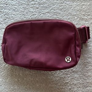 Lululemon Everywhere belt bag 1L